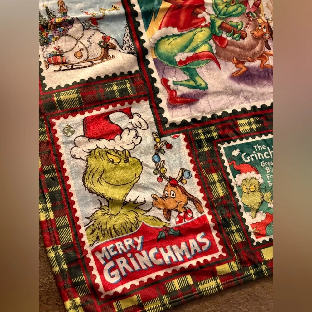 Dr. Seuss The Grinch Holiday Throw Blanket – Green/Red Plaid